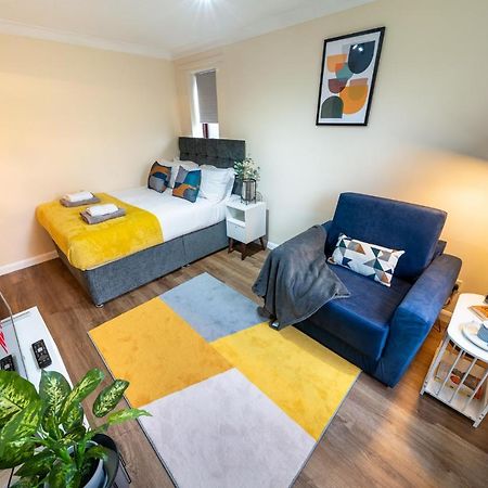 Grange Studio Apartment - Heathrow Staines-upon-Thames Kültér fotó