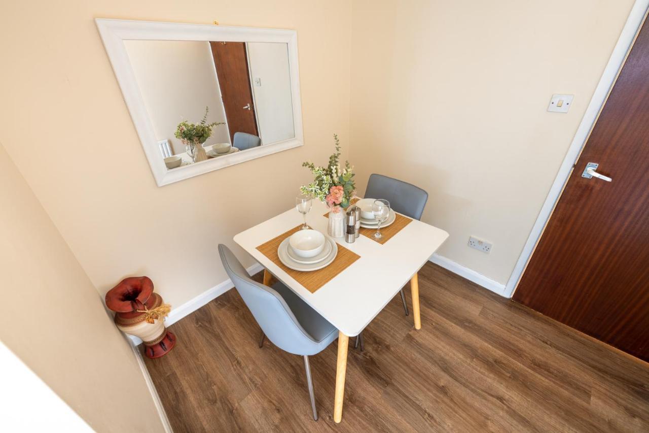 Grange Studio Apartment - Heathrow Staines-upon-Thames Kültér fotó