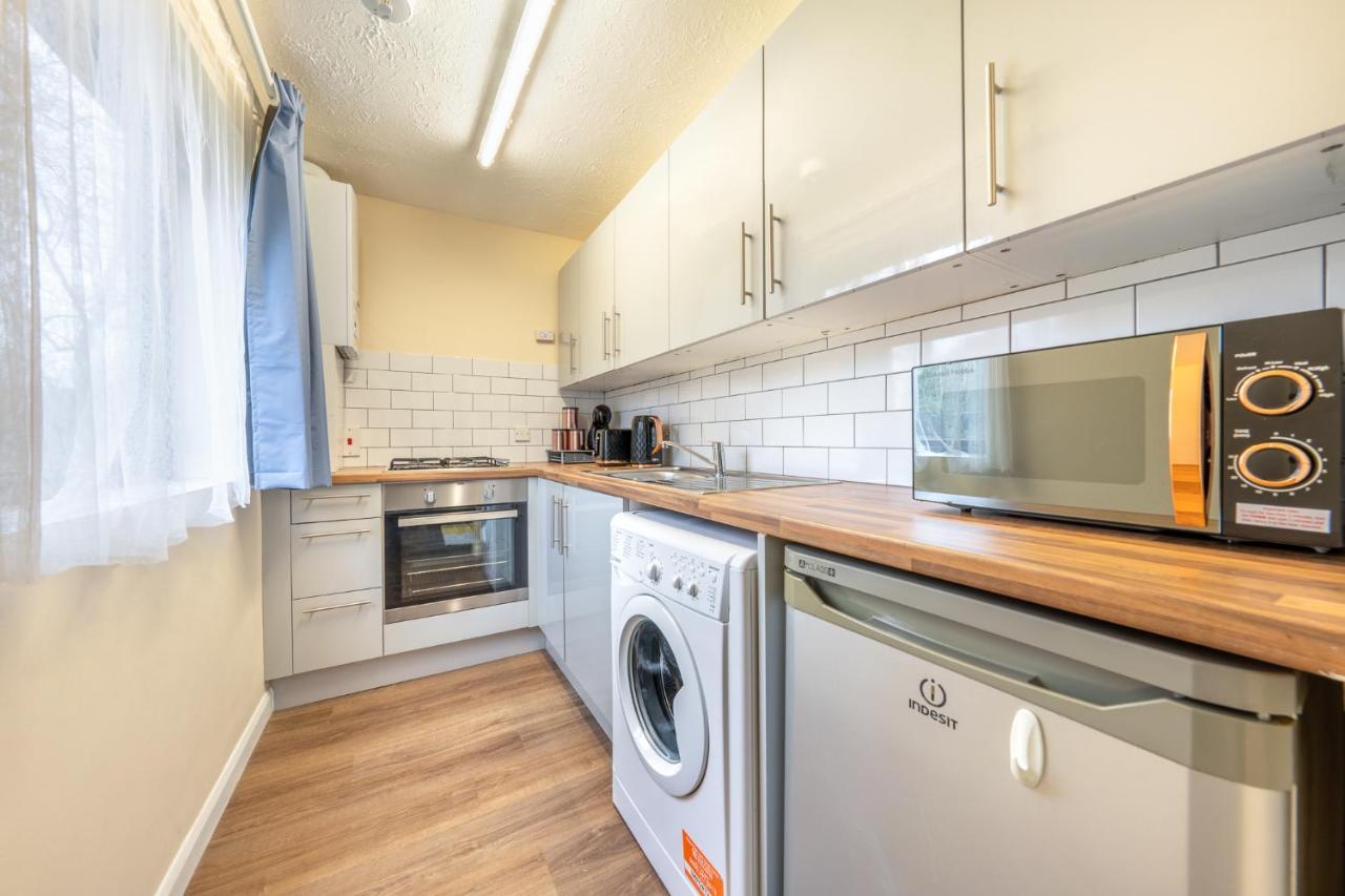 Grange Studio Apartment - Heathrow Staines-upon-Thames Kültér fotó