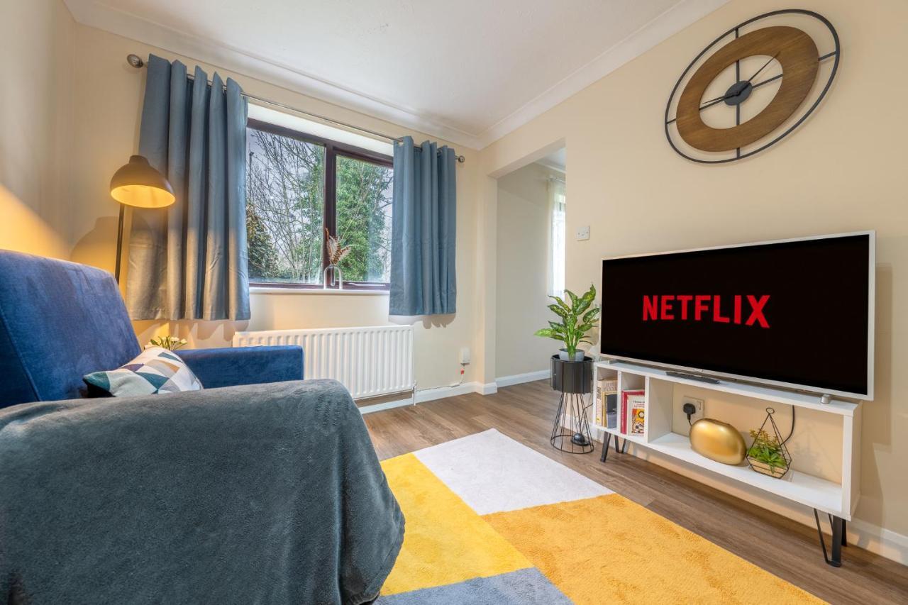 Grange Studio Apartment - Heathrow Staines-upon-Thames Kültér fotó