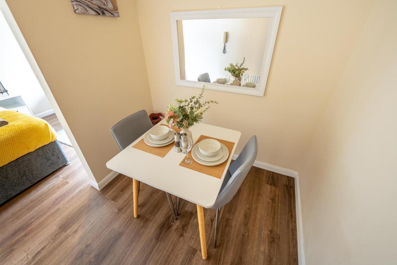 Grange Studio Apartment - Heathrow Staines-upon-Thames Kültér fotó