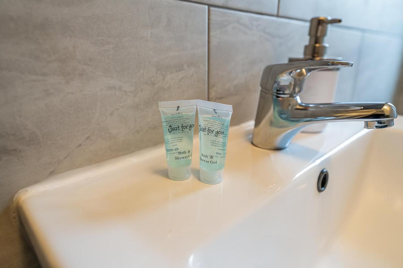 Grange Studio Apartment - Heathrow Staines-upon-Thames Kültér fotó