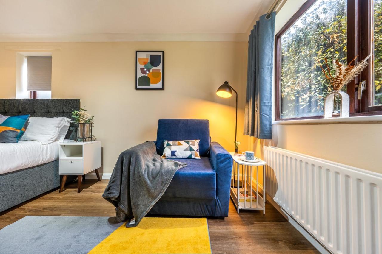 Grange Studio Apartment - Heathrow Staines-upon-Thames Kültér fotó
