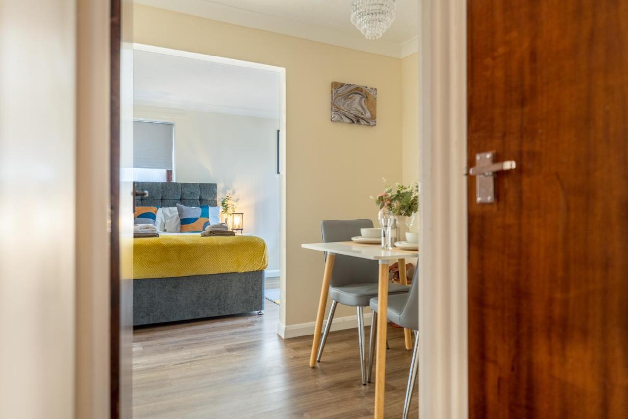 Grange Studio Apartment - Heathrow Staines-upon-Thames Kültér fotó