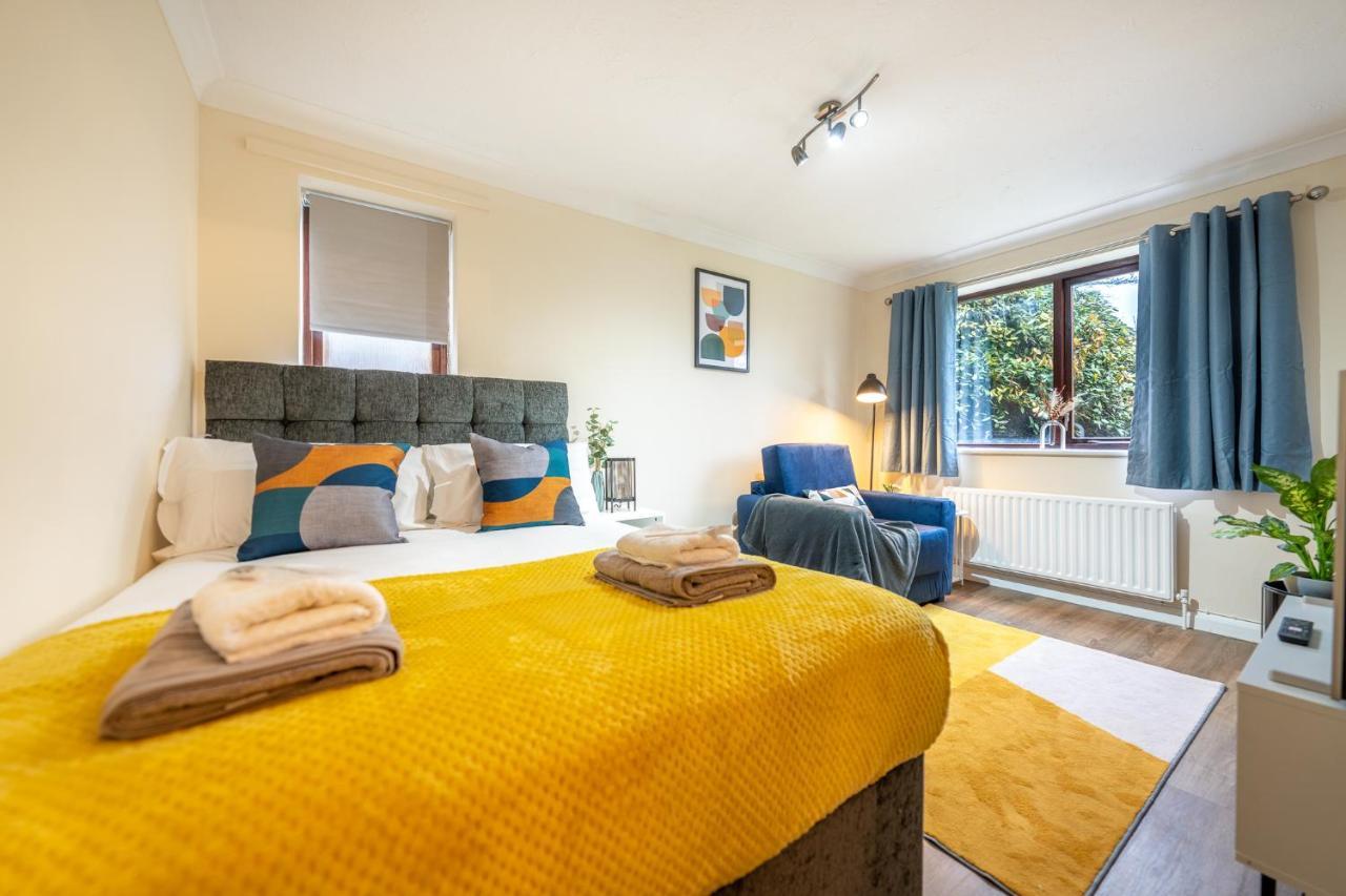 Grange Studio Apartment - Heathrow Staines-upon-Thames Kültér fotó