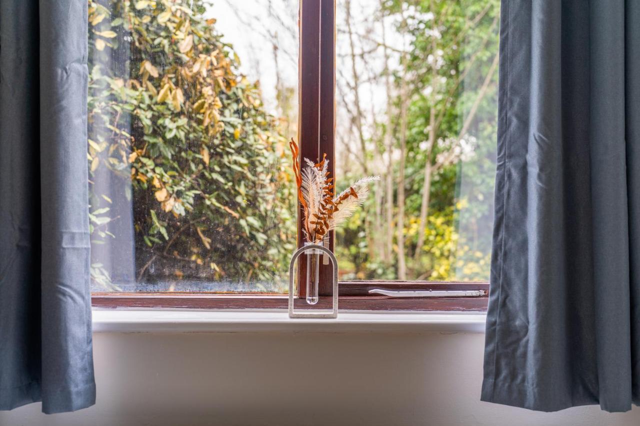 Grange Studio Apartment - Heathrow Staines-upon-Thames Kültér fotó