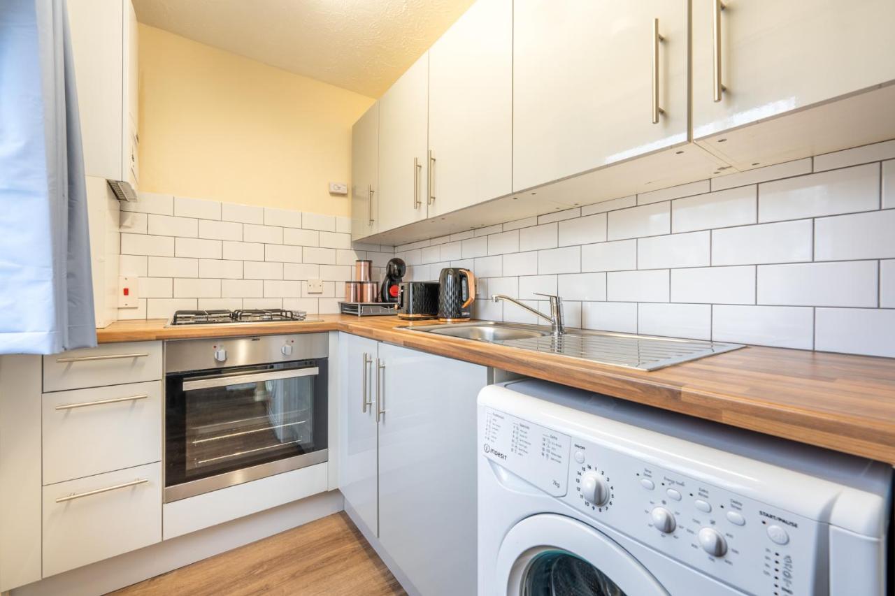 Grange Studio Apartment - Heathrow Staines-upon-Thames Kültér fotó
