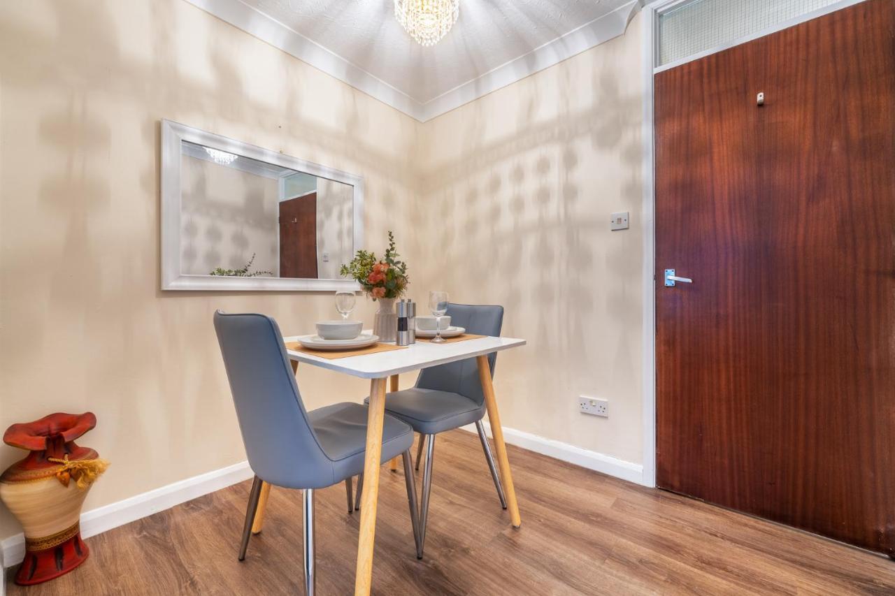 Grange Studio Apartment - Heathrow Staines-upon-Thames Kültér fotó