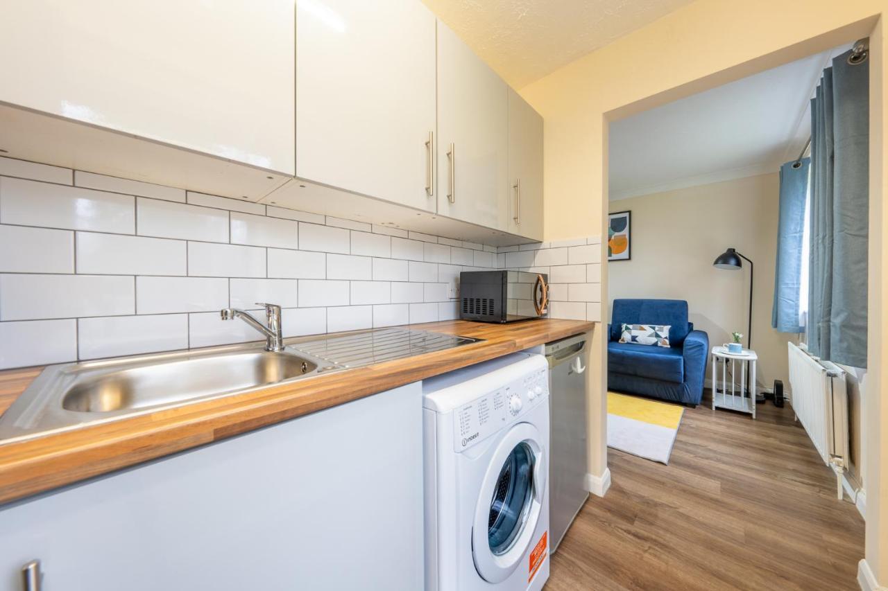 Grange Studio Apartment - Heathrow Staines-upon-Thames Kültér fotó